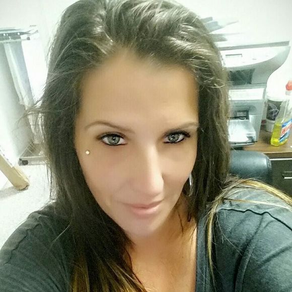 Meet your Posher, Jennifer - Picture 1 of 1